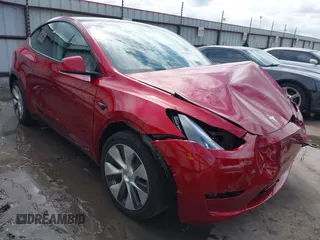 2024 Tesla Model Y Long Range with VIN 7SAYGDEE8RA283983, listed as a IAAI auction lot 39926362 with 1,999 mi miles. Bid and sale history available at carsss.com. Image 1.