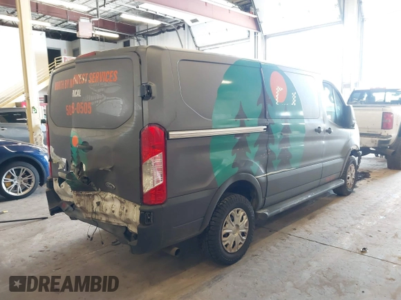 2020 Ford Transit Cargo z VIN 1FTBR1Y87LKA77794, wystawiony jako IAAI lot #41808611 z przebiegiem 70 047 mil mil oraz . Historia ofert i sprzedaży dostępna na DreamBid. Obrazek 4.