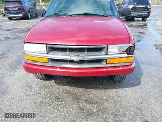 2000 Chevrolet S-10 LS with VIN 1GCCS1444YK167617, listed as a IAAI auction lot 41612272 with 115,900 mi miles. Bid and sale history available at carsss.com. Image 6.