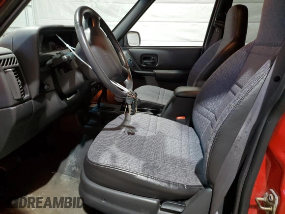 2000 Jeep Cherokee z VIN 1J4FF48S9YL260200, wystawiony jako Copart lot #52471365 z przebiegiem 89 435 mil mil oraz Szkody całkowita. Historia ofert i sprzedaży dostępna na DreamBid. Obrazek 7.