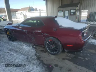2022 Dodge Challenger R/T Scat Pack z VIN 2C3CDZFJ7NH253801, wystawiony jako Copart lot #42668345 z przebiegiem 62 477 mil mil oraz Szkoda całkowita • Salvage title. Historia ofert i sprzedaży dostępna na DreamBid. Obrazek 2.
