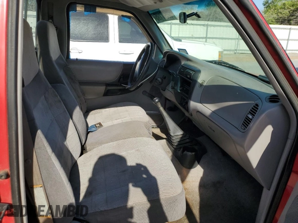 1996 Ford Ranger XL z VIN 1FTCR10A0TPA17975, wystawiony jako Copart lot #52577195 z przebiegiem 182 160 mil mil oraz Szkoda całkowita • Salvage title. Historia ofert i sprzedaży dostępna na DreamBid. Obrazek 7.
