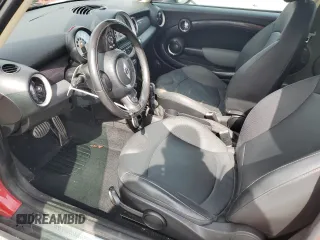 2011 MINI Hardtop S z VIN WMWSV3C50BTY10844, wystawiony jako Copart lot #54342145 z przebiegiem 86 825 mil mil oraz Szkody całkowita. Historia ofert i sprzedaży dostępna na DreamBid. Obrazek 7.