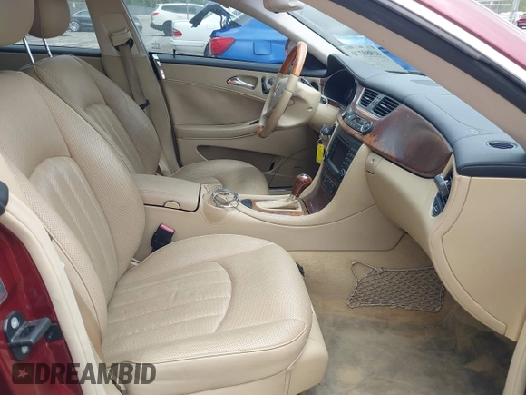 2006 Mercedes-Benz CLS-Class with VIN WDDDJ75X36A007143, listed as a IAAI auction lot 41989770 with 114,416 mi miles. Bid and sale history available at carsss.com. Image 5.