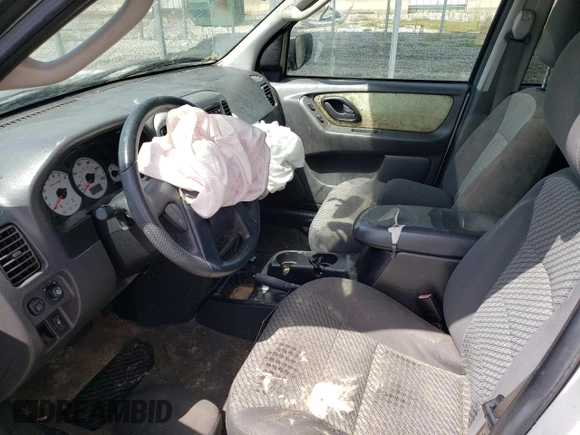 2004 Ford Escape XLT with VIN 1FMYU03184KA61209, listed as a Copart auction lot 70272044 with 120,400 mi miles and Salvage Title. Bid and sale history available at carsss.com. Image 7.