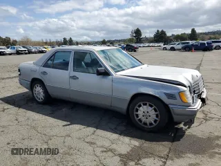 1995 Mercedes-Benz E Class with VIN WDBEB31E8SC246323, listed as a Copart auction lot 51137275 with 203,096 mi miles and Salvage Title. Bid and sale history available at carsss.com. Image 4.