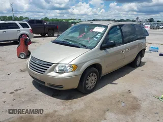 2006 Chrysler Town & Country LX z VIN 2A4GP44R76R615521, wystawiony jako IAAI lot #42231279 z przebiegiem 270 399 mil mil oraz . Historia ofert i sprzedaży dostępna na DreamBid. Obrazek 17.