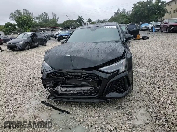 2024 Audi RS 3 z VIN WUAG4DGYXRA909721, wystawiony jako Copart lot #89262995 z przebiegiem 2235 mil mil oraz Szkody całkowita. Historia ofert i sprzedaży dostępna na DreamBid. Obrazek 10.