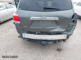 2013 Toyota Highlander Limited with VIN 5TDYK3EHXDS131968, listed as a IAAI auction lot 41610685 with 131,413 mi miles. Bid and sale history available at carsss.com. Image 6.