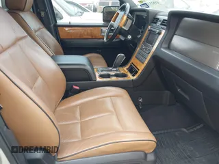 2011 Lincoln Navigator z VIN 5LMJJ2H56BEJ00020, wystawiony jako IAAI lot #41821157 z przebiegiem 143 284 mil mil oraz . Historia ofert i sprzedaży dostępna na DreamBid. Obrazek 5.