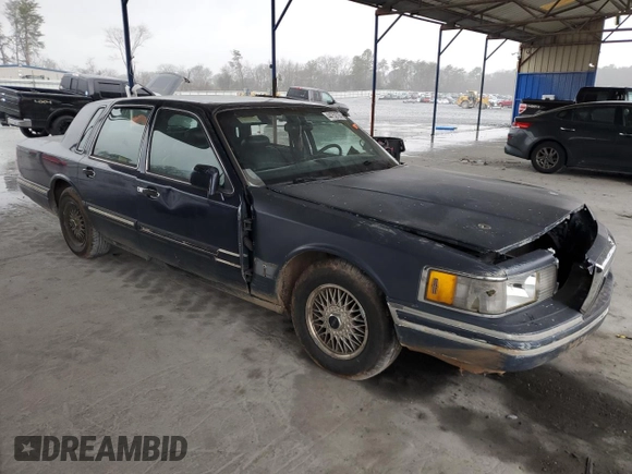 1995 Lincoln Town Car Signature z VIN 1LNLM82W0SY744473, wystawiony jako Copart lot #44752735 z przebiegiem Nie podano mil oraz Szkoda całkowita • Salvage title. Historia ofert i sprzedaży dostępna na DreamBid. Obrazek 4.