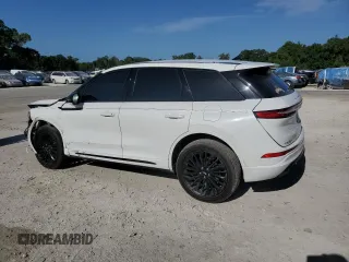 2023 Lincoln Corsair Standard z VIN 5LMCJ1CA7PUL17452, wystawiony jako Copart lot #55362845 z przebiegiem 15 218 mil mil oraz Szkody całkowita. Historia ofert i sprzedaży dostępna na DreamBid. Obrazek 2.
