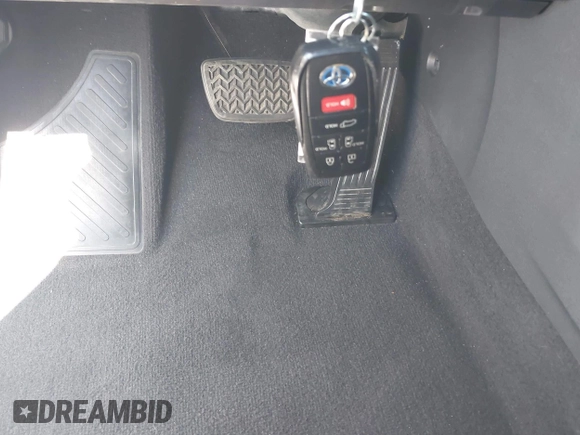 2021 Toyota Sienna XLE z VIN 5TDYRKEC0MS007394, wystawiony jako IAAI lot #42080004 z przebiegiem 75 553 mil mil oraz . Historia ofert i sprzedaży dostępna na DreamBid. Obrazek 11.