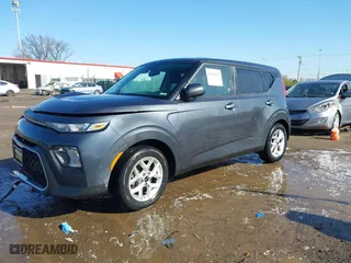 2021 Kia Soul X-Line with VIN KNDJ23AU2M7739644, listed as a IAAI auction lot 41961135 with 32,256 mi miles. Bid and sale history available at carsss.com. Image 2.