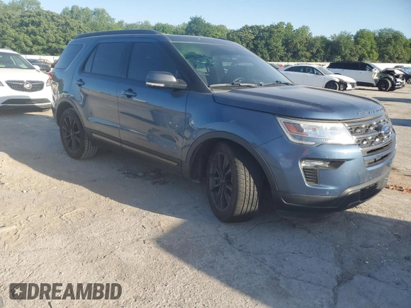 2018 Ford Explorer XLT z VIN 1FM5K7D86JGB07924, wystawiony jako Copart lot #56415575 z przebiegiem 151 540 mil mil oraz Szkody całkowita. Historia ofert i sprzedaży dostępna na DreamBid. Obrazek 4.