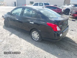 2019 Nissan Versa SV z VIN 3N1CN7AP5KL863761, wystawiony jako IAAI lot #41958583 z przebiegiem 106 086 mil mil oraz . Historia ofert i sprzedaży dostępna na DreamBid. Obrazek 3.