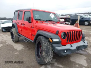 2020 Jeep Wrangler Unlimited Sport z VIN 1C4HJXDN8LW184653, wystawiony jako IAAI lot #41560198 z przebiegiem 64 880 mil mil oraz . Historia ofert i sprzedaży dostępna na DreamBid. Obrazek 1.