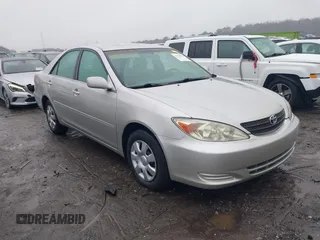 2004 Toyota Camry LE z VIN 4T1BE32K64U830440, wystawiony jako IAAI lot #41426952 z przebiegiem 197 000 mil mil oraz . Historia ofert i sprzedaży dostępna na DreamBid. Obrazek 1.