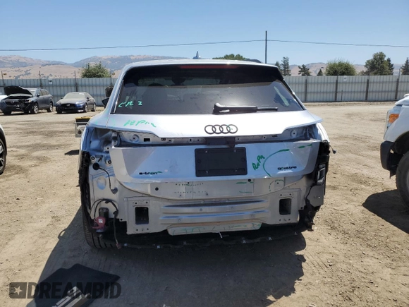2022 Audi e-tron Premium Plus z VIN WA1LAAGE1NB046721, wystawiony jako Copart lot #60505985 z przebiegiem 23 143 mil mil oraz Szkoda całkowita • Salvage title. Historia ofert i sprzedaży dostępna na DreamBid. Obrazek 6.