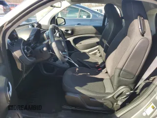 2019 Smart fortwo Pure z VIN WMEFJ9BA4KK386190, wystawiony jako Copart lot #85565094 z przebiegiem 15 531 mil mil oraz Szkody całkowita. Historia ofert i sprzedaży dostępna na DreamBid. Obrazek 7.