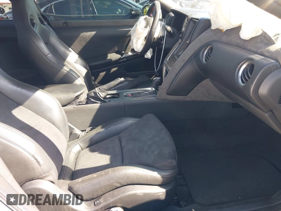 2009 Nissan GT-R Premium z VIN JN1AR54F79M250219, wystawiony jako IAAI lot #41964474 z przebiegiem 77 677 mil mil oraz . Historia ofert i sprzedaży dostępna na DreamBid. Obrazek 5.