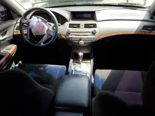 2012 Honda Accord EX z VIN 1HGCP3F74CA004874, wystawiony jako Copart lot #54246695 z przebiegiem 195 932 mil mil oraz Nie do naprawy • Non repairable. Historia ofert i sprzedaży dostępna na DreamBid. Obrazek 8.