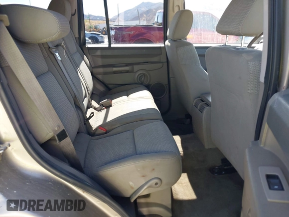 2006 Jeep Commander z VIN 1J8HG48N26C104740, wystawiony jako IAAI lot #42813918 z przebiegiem 182 464 mil mil oraz . Historia ofert i sprzedaży dostępna na DreamBid. Obrazek 8.