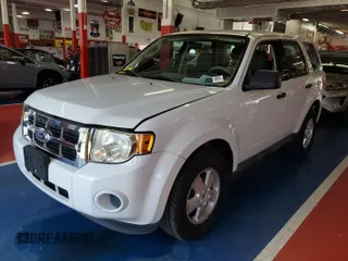 2011 Ford Escape XLS z VIN 1FMCU9C71BKB04384, wystawiony jako IAAI lot #42790150 z przebiegiem 103 089 mil mil oraz . Historia ofert i sprzedaży dostępna na DreamBid. Obrazek 16.