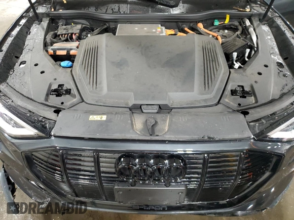 2022 Audi e-tron Premium Plus with VIN WA1LAAGE2NB009791, listed as a Copart auction lot 83365324 with 23,763 mi miles and Salvage title. Bid and sale history available at DreamBid. Image 13.
