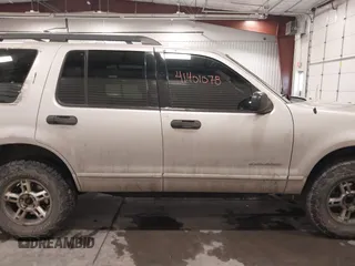 2005 Ford Explorer XLT z VIN 1FMZU63K75UA92666, wystawiony jako IAAI lot #41401078 z przebiegiem 180 753 mil mil oraz . Historia ofert i sprzedaży dostępna na DreamBid. Obrazek 13.