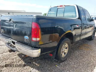 1997 Ford F-150 XL z VIN 1FTEX17L8VNB96786, wystawiony jako IAAI lot #42284370 z przebiegiem 163 227 mil mil oraz . Historia ofert i sprzedaży dostępna na DreamBid. Obrazek 4.