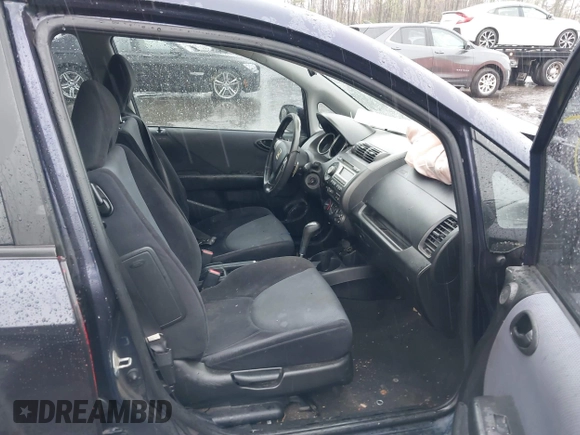 2008 Honda Fit Sport with VIN JHMGD38698S058474, listed as a IAAI auction lot 42009715 with 1 mi miles. Bid and sale history available at carsss.com. Image 5.