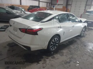 2019 Nissan Altima 2.5 SV with VIN 1N4BL4DV2KC146808, listed as a IAAI auction lot 41573414 with 52,213 mi miles. Bid and sale history available at carsss.com. Image 4.