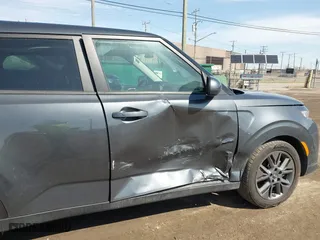2021 Kia Soul EX with VIN KNDJ33AU7M7783748, listed as a IAAI auction lot 41843477 with 61,534 mi miles. Bid and sale history available at carsss.com. Image 6.