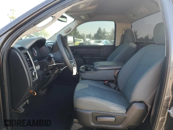 2018 Ram 1500 Express z VIN 3C6JR6AT0JG173365, wystawiony jako Copart lot #82869854 z przebiegiem 77 897 mil mil oraz Szkoda całkowita • Salvage title. Historia ofert i sprzedaży dostępna na DreamBid. Obrazek 7.