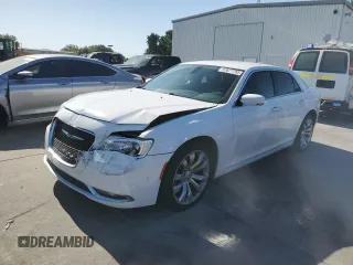 2017 Chrysler 300 Limited z VIN 2C3CCAAG6HH605609, wystawiony jako Copart lot #57677755 z przebiegiem 44 797 mil mil oraz Szkoda całkowita • Salvage title. Historia ofert i sprzedaży dostępna na DreamBid. Obrazek 1.