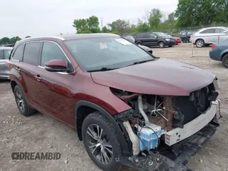 2016 Toyota Highlander XLE z VIN 5TDJKRFH4GS290198, wystawiony jako IAAI lot #42515419 z przebiegiem 113 593 mil mil oraz . Historia ofert i sprzedaży dostępna na DreamBid. Obrazek 1.