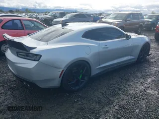 2017 Chevrolet Camaro 1SS z VIN 1G1FF1R7XH0176640, wystawiony jako IAAI lot #41911058 z przebiegiem 74 093 mil mil oraz . Historia ofert i sprzedaży dostępna na DreamBid. Obrazek 4.