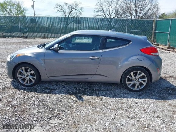 2017 Hyundai Veloster with VIN KMHTC6AD8HU305853, listed as a IAAI auction lot 41915404 with 115,663 mi miles. Bid and sale history available at carsss.com. Image 14.
