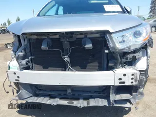2016 Toyota Highlander LE Plus z VIN 5TDZKRFH2GS149519, wystawiony jako IAAI lot #42346714 z przebiegiem 76 682 mil mil oraz . Historia ofert i sprzedaży dostępna na DreamBid. Obrazek 18.