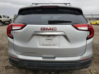 2022 GMC Terrain SLE z VIN 3GKALMEV6NL143864, wystawiony jako Copart lot #42640765 z przebiegiem 24 300 mil mil oraz Czysty tytuł • Clean title. Historia ofert i sprzedaży dostępna na DreamBid. Obrazek 6.