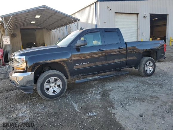 2018 Chevrolet Silverado 1500 LT with VIN 1GCVKREH4JZ105995, listed as a Copart auction lot 42918465 with 60,833 mi miles and Salvage Title. Bid and sale history available at carsss.com. Image 1.
