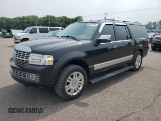 2012 Lincoln Navigator z VIN 5LMJJ3J51CEL05133, wystawiony jako Copart lot #60462885 z przebiegiem 151 771 mil mil oraz Czysty tytuł • Clean title. Historia ofert i sprzedaży dostępna na DreamBid. Obrazek 1.