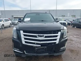 2017 Cadillac Escalade Luxury z VIN 1GYS4BKJ0HR271477, wystawiony jako IAAI lot #42278219 z przebiegiem Nie podano mil oraz . Historia ofert i sprzedaży dostępna na DreamBid. Obrazek 12.