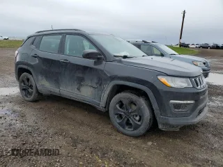 2018 Jeep Compass Latitude z VIN 3C4NJDBB8JT395817, wystawiony jako Copart lot #56929225 z przebiegiem 266 889 mil mil oraz Szkody całkowita. Historia ofert i sprzedaży dostępna na DreamBid. Obrazek 4.