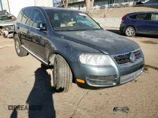 2004 Volkswagen Touareg z VIN WVGEM77L64D051760, wystawiony jako Copart lot #87044304 z przebiegiem Nie podano mil oraz Szkoda całkowita • Salvage title. Historia ofert i sprzedaży dostępna na DreamBid. Obrazek 10.