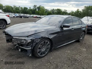 2017 BMW 5 Series 540i xDrive z VIN WBAJE7C33HG890448, wystawiony jako Copart lot #65024515 z przebiegiem 61 590 mil mil oraz Czysty tytuł • Clean title. Historia ofert i sprzedaży dostępna na DreamBid. Obrazek 1.