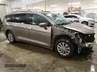 2018 Chrysler Pacifica Touring L z VIN 2C4RC1BGXJR153930, wystawiony jako Copart lot #88684735 z przebiegiem 64 822 mil mil oraz Szkoda całkowita • Salvage title. Historia ofert i sprzedaży dostępna na DreamBid. Obrazek 4.