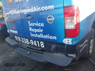 2021 Nissan NV Cargo SV z VIN 1N6BF0KY3MN800985, wystawiony jako IAAI lot #41237984 z przebiegiem 120 472 mil mil oraz . Historia ofert i sprzedaży dostępna na DreamBid. Obrazek 6.