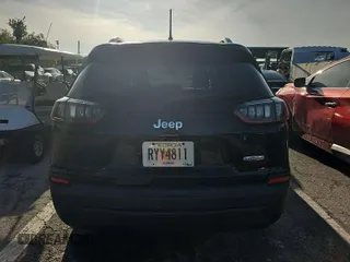 2021 Jeep Cherokee Latitude z VIN 1C4PJLCB8MD168476, wystawiony jako IAAI lot #42849623 z przebiegiem 81 120 mil mil oraz . Historia ofert i sprzedaży dostępna na DreamBid. Obrazek 1.